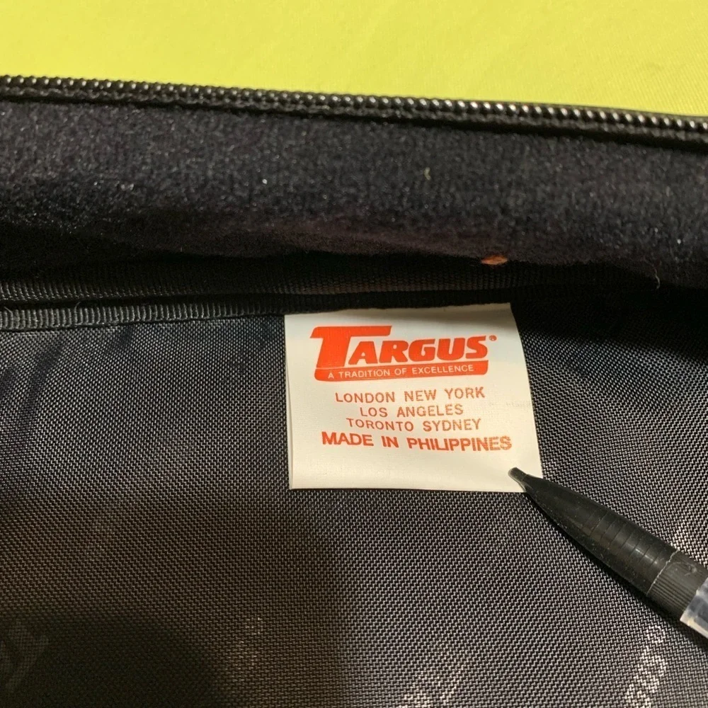 Targus • Black Classic Briefcase Messenger Carry Case Laptop Bag